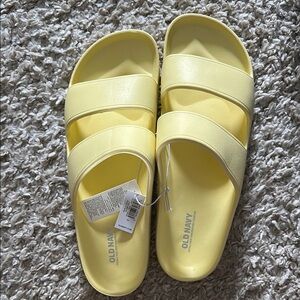 Old Navy Light Yellow Slide Sandals
